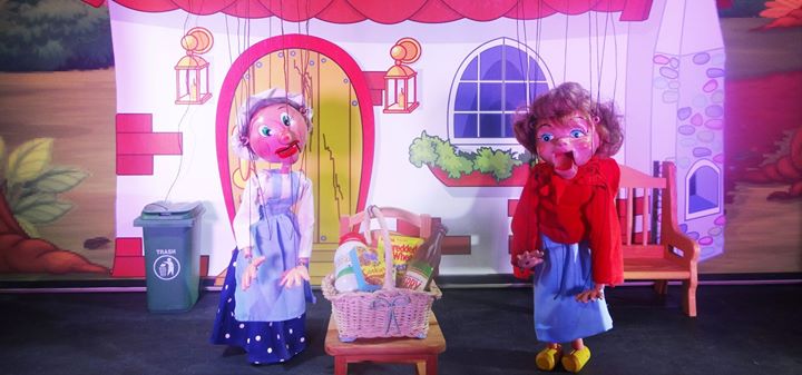 Moon & Sixpence Puppet Theatre – Ireland's Travelling Marionette Theatre